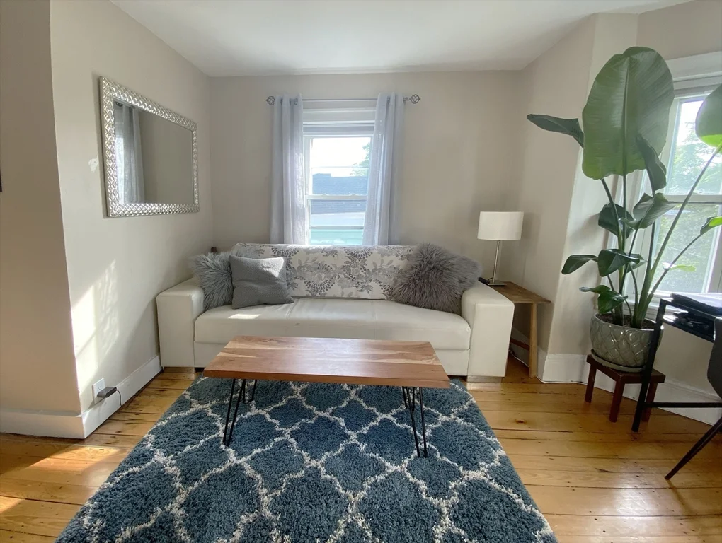 643 Saratoga St, East Boston