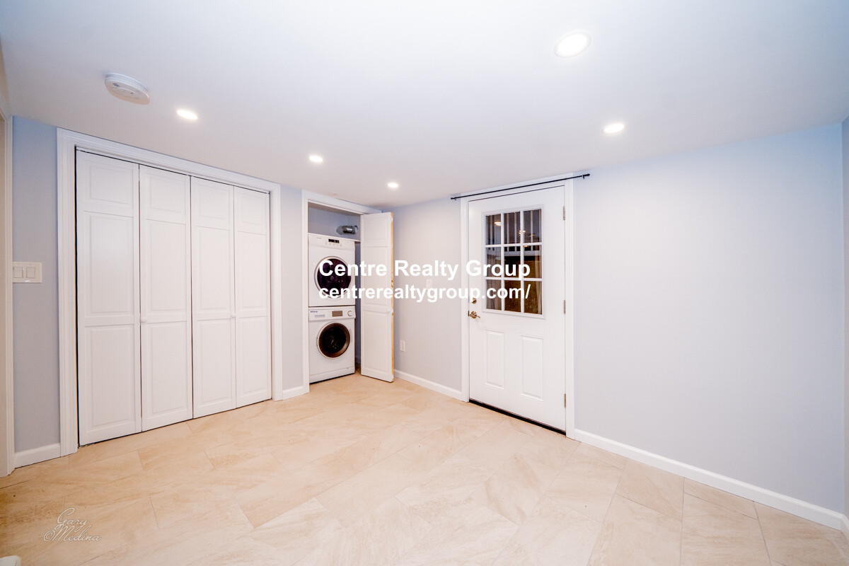 1546 Washington St, West Newton