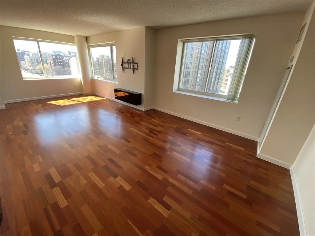 8 Museum Way, East Cambridge