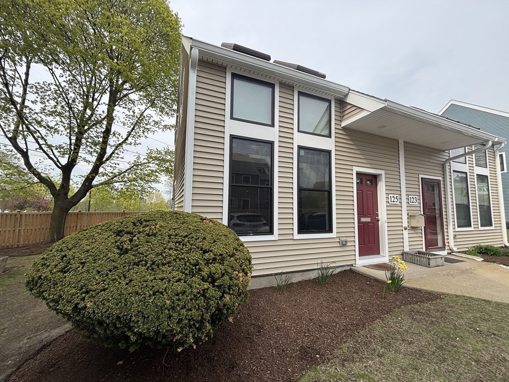 125 Governor Winthrop, Ten Hills