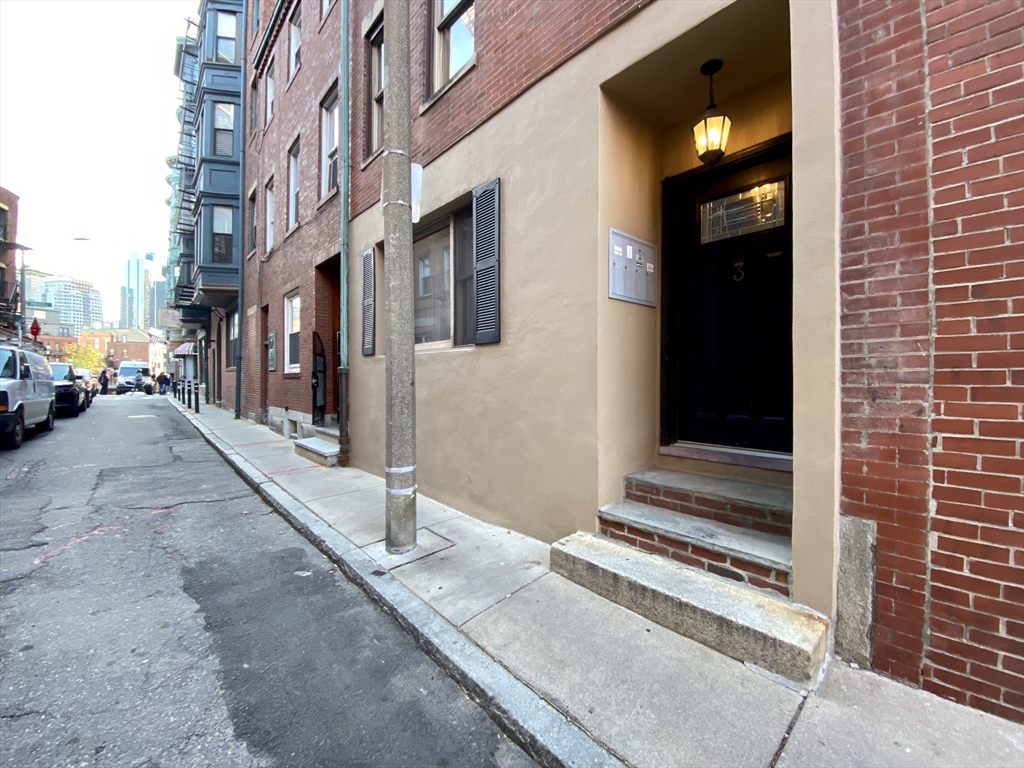 3 Garden Court St, North End