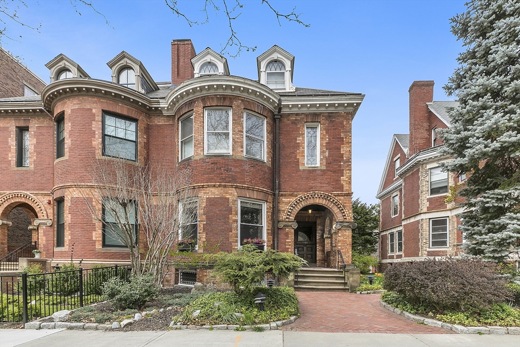 1760 Beacon St, Brookline