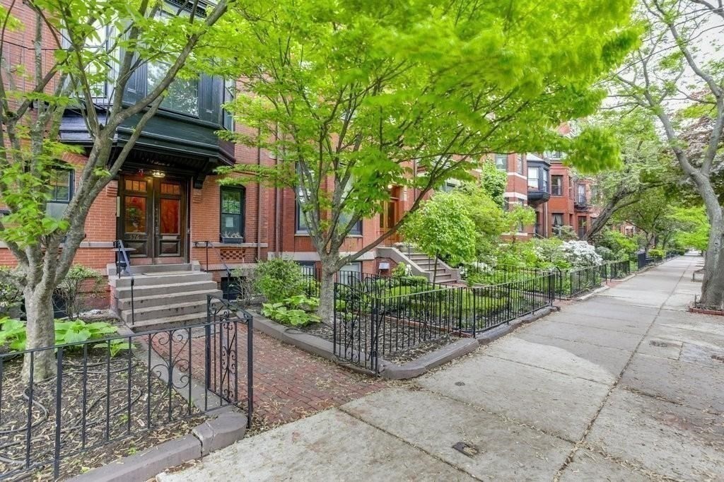 376 Marlborough St, Back Bay