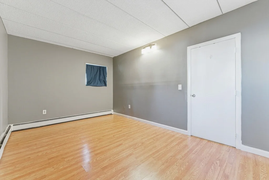 1011 Main St, Woburn