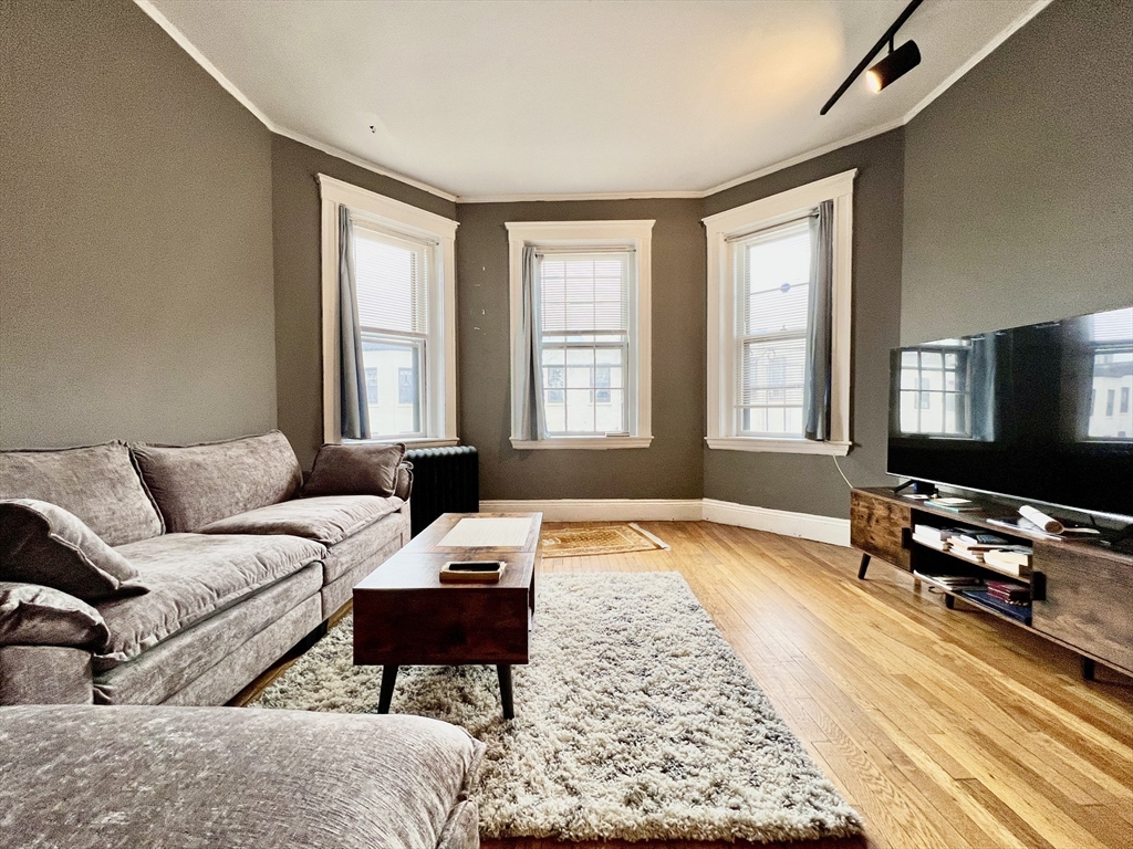 1572 Commonwealth Ave, Brighton