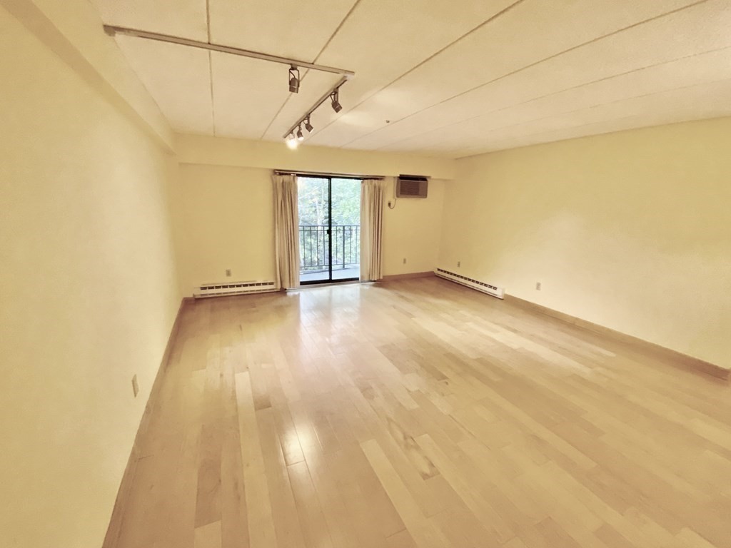 135 Pleasant St, North Brookline