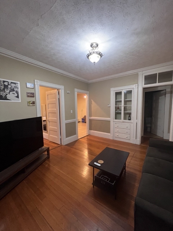 18 Homer, Central Village