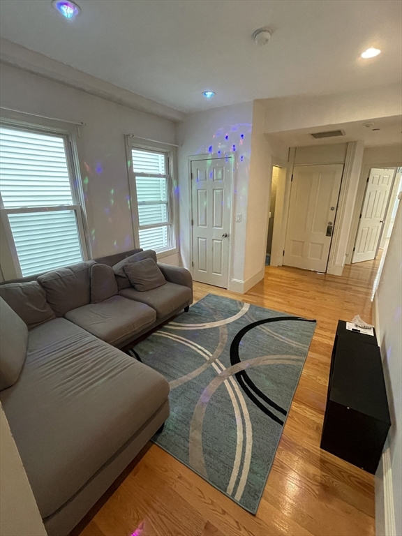 32 Suffolk St, The Port