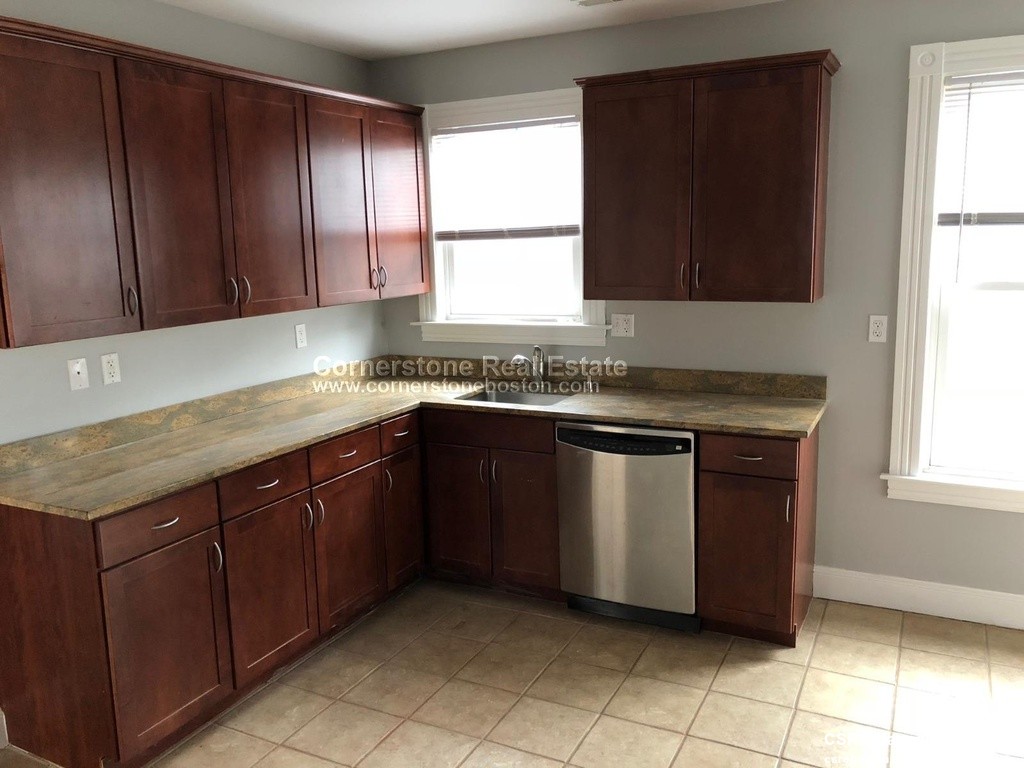 122 Calumet St, Mission Hill