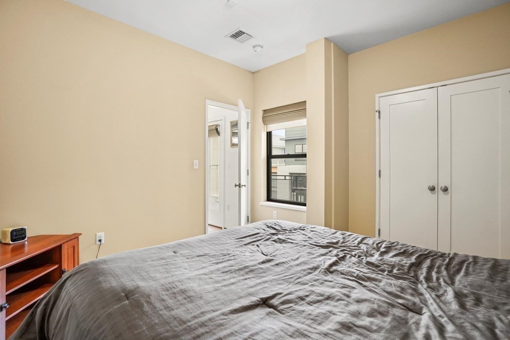 345 D St, South Boston