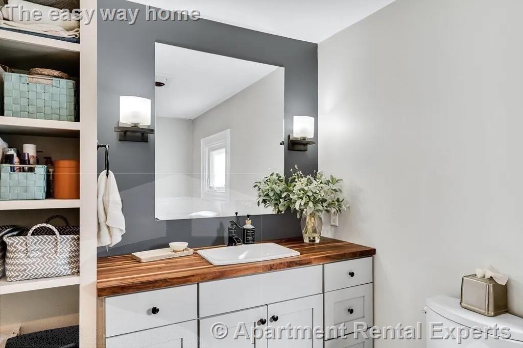 1 Riverside Pl, Riverside