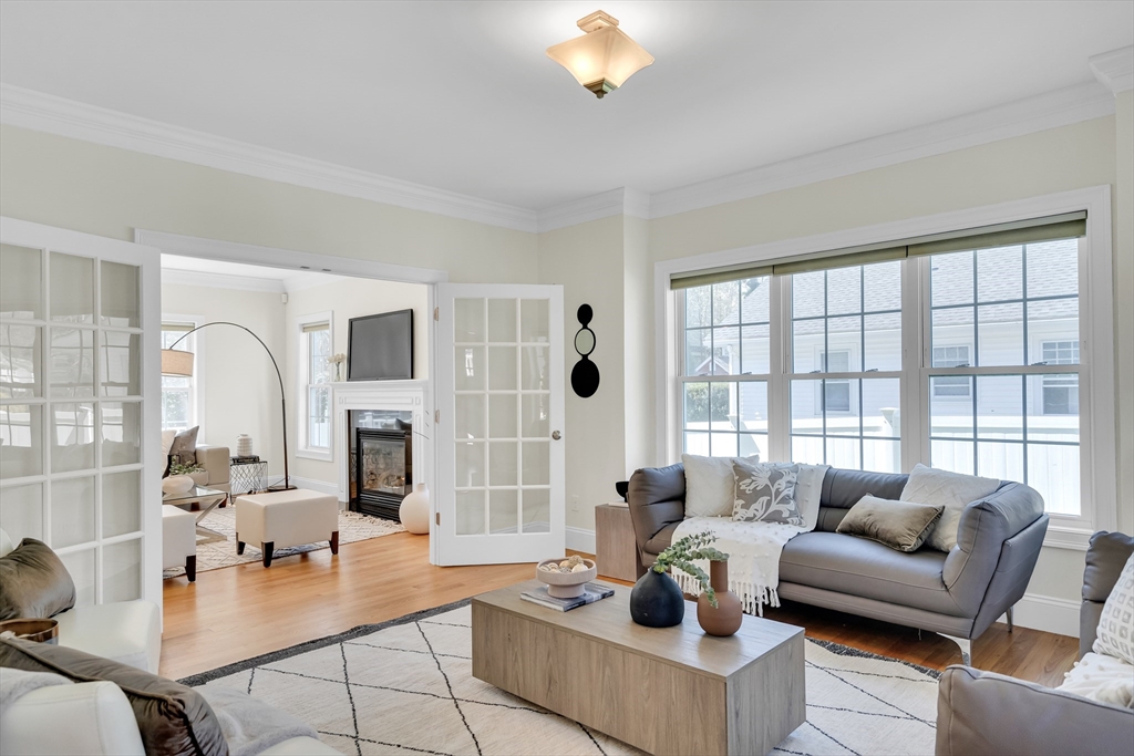 19 Bryn Mawr Rd, Wellesley