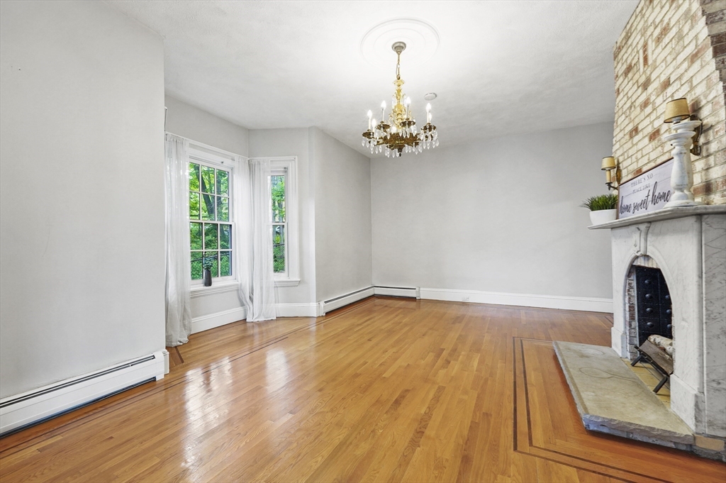 20 Willow St, Newton