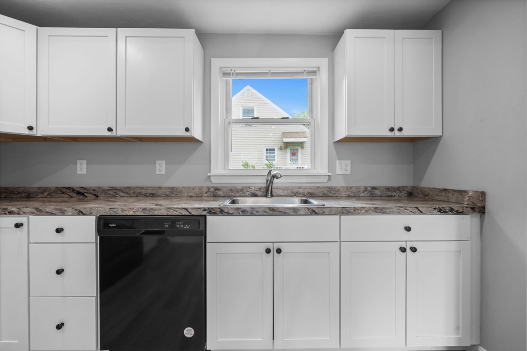 28 Greenwood Ave, Weymouth