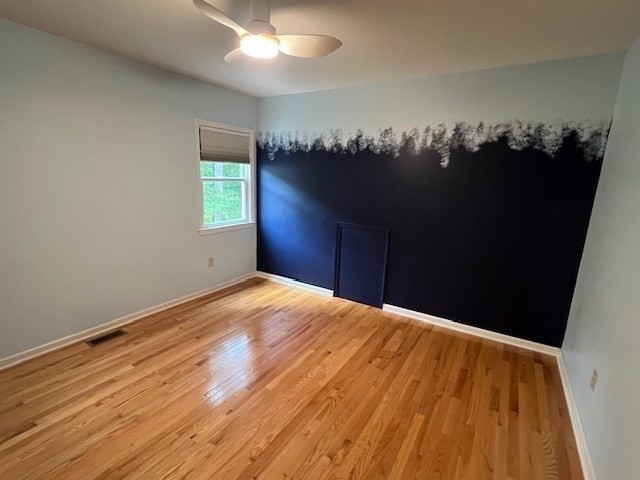 8 Stonegate Ln, Bedford