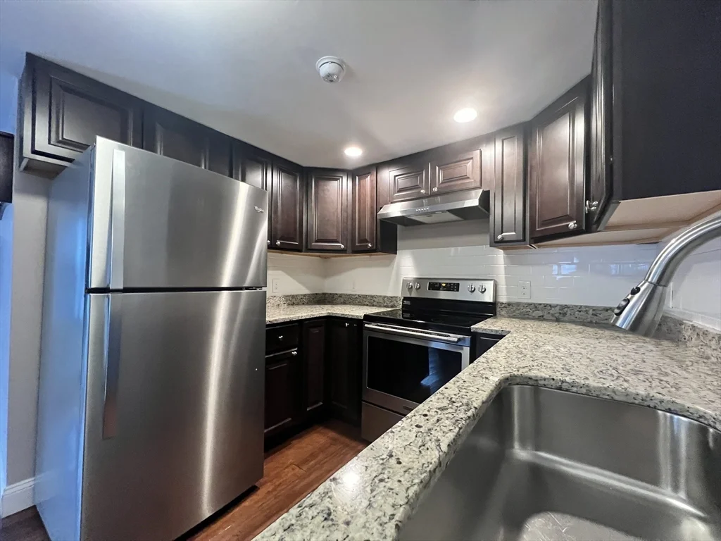 166 Pleasant St, Marblehead