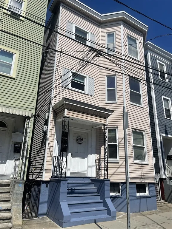 136 Saratoga St, East Boston