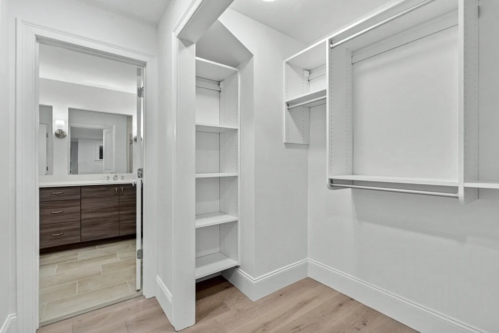 27 Lily Pond Ln, Lexington