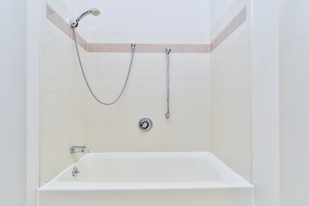 1 Cityview Ln, Quincy