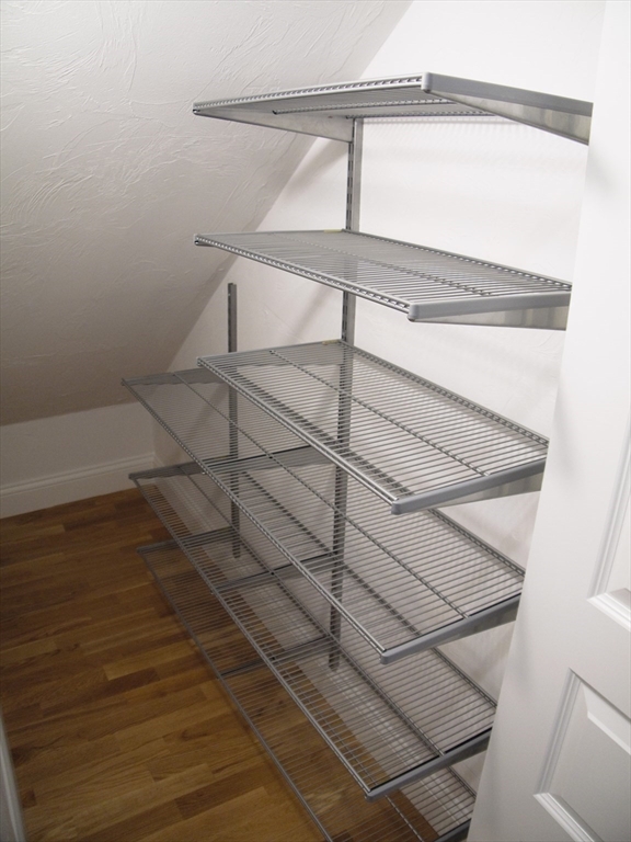 157 Salisbury Rd, Chestnut Hill