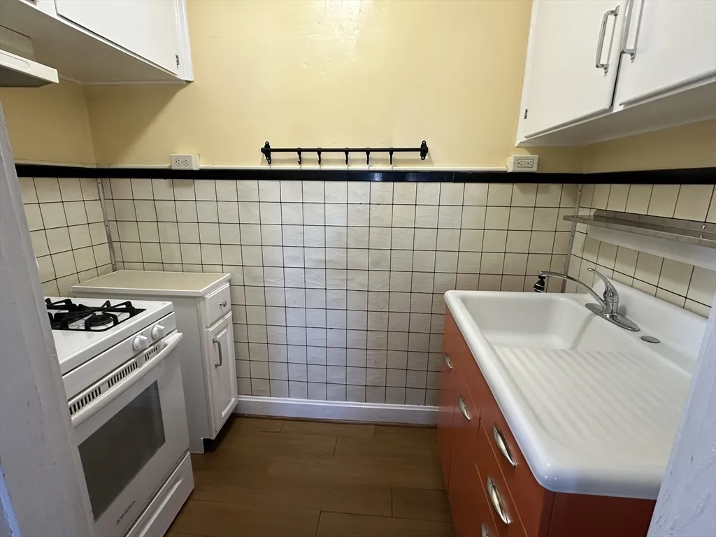 455 Peckham St, Fall River