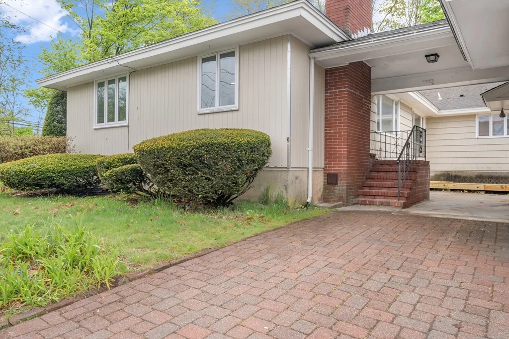 35 Peters St, North Andover