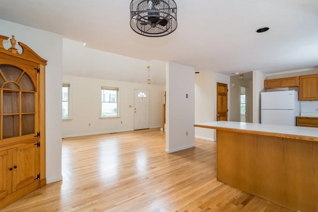 4 Randall Ct, Natick