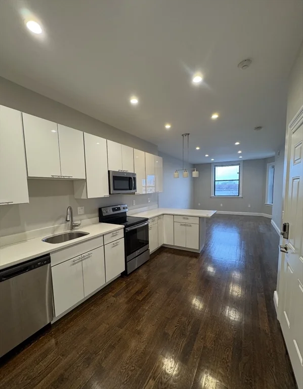 47 Bay State Rd, Fenway