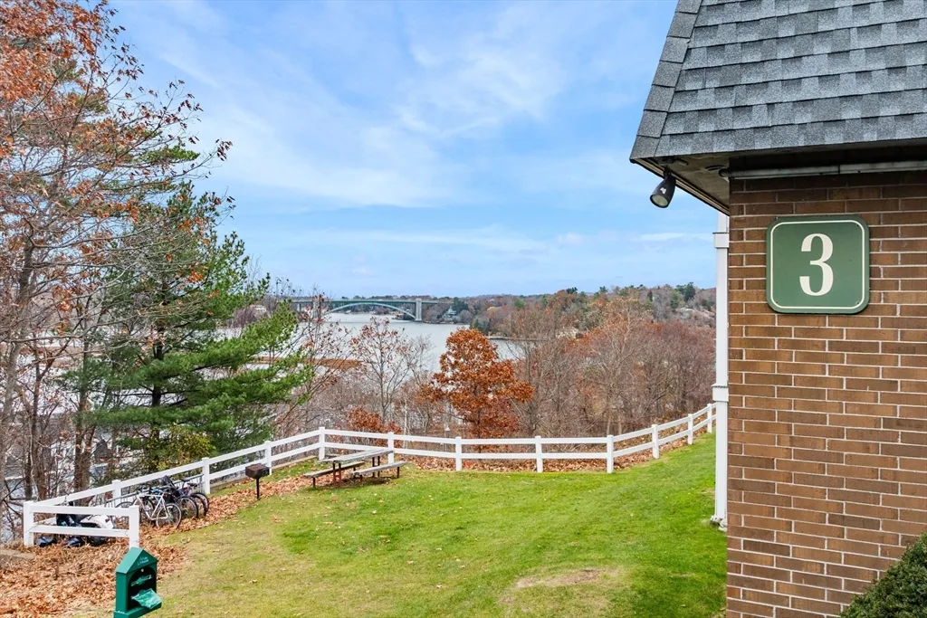 145 Essex Ave, Gloucester