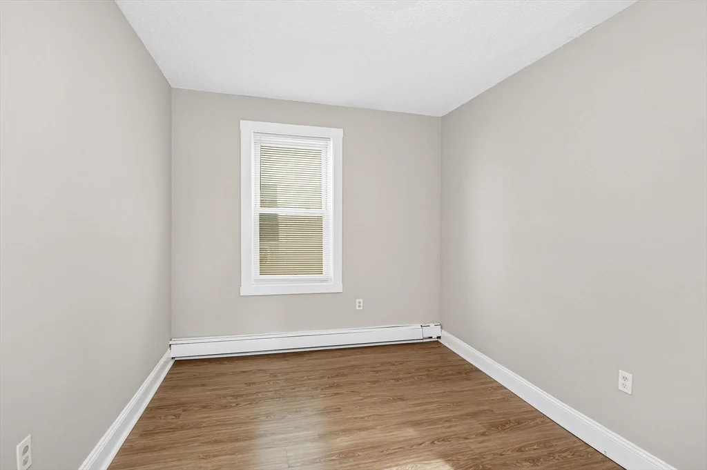 50 1/2 Common St, North Lawrence