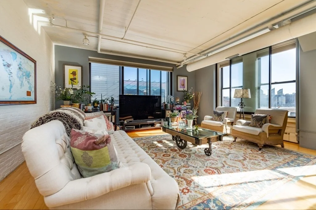 210 South St, Leather District