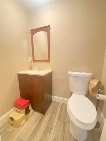 90 Cook Ln, Marlborough