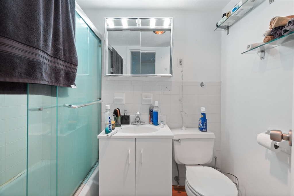 8 Whittier Pl, West End