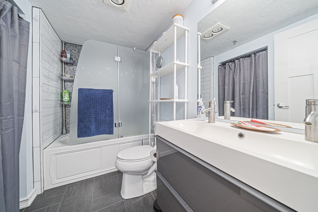 200 Cove Way, Quincy Point