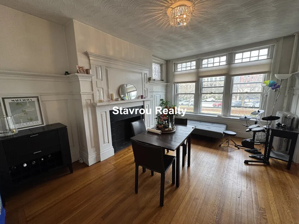 1681 Beacon St, Aspinwall Hill