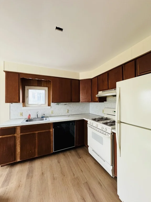 111 Walnut St, Everett