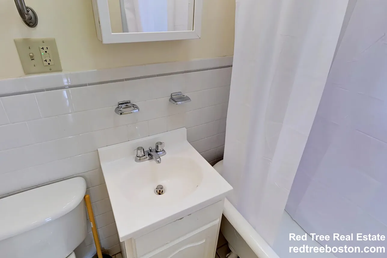 102 Queensberry St, Fenway