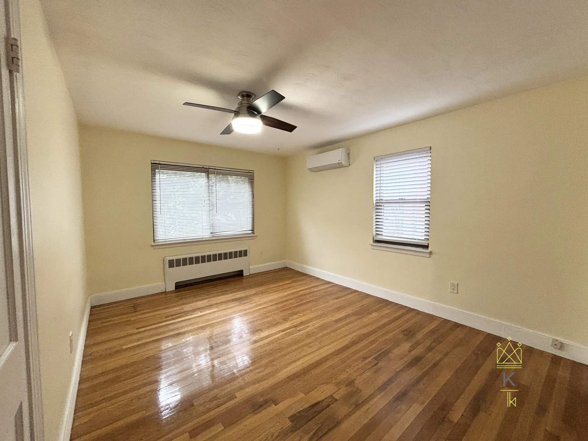 9 Reservoir Rd, Chestnut Hill