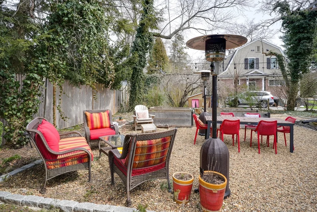 60 Kilburn Rd, Belmont