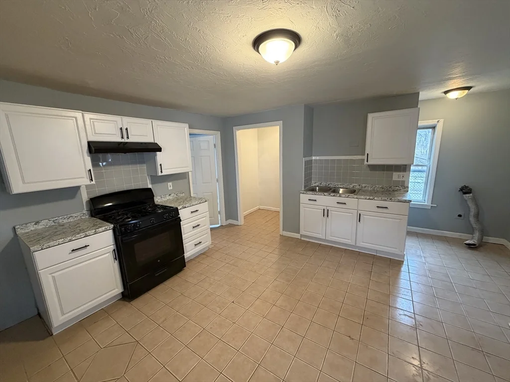 105 Clarendon St, Fitchburg