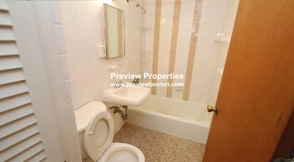 66 South Huntington Ave, Jamaica Plain