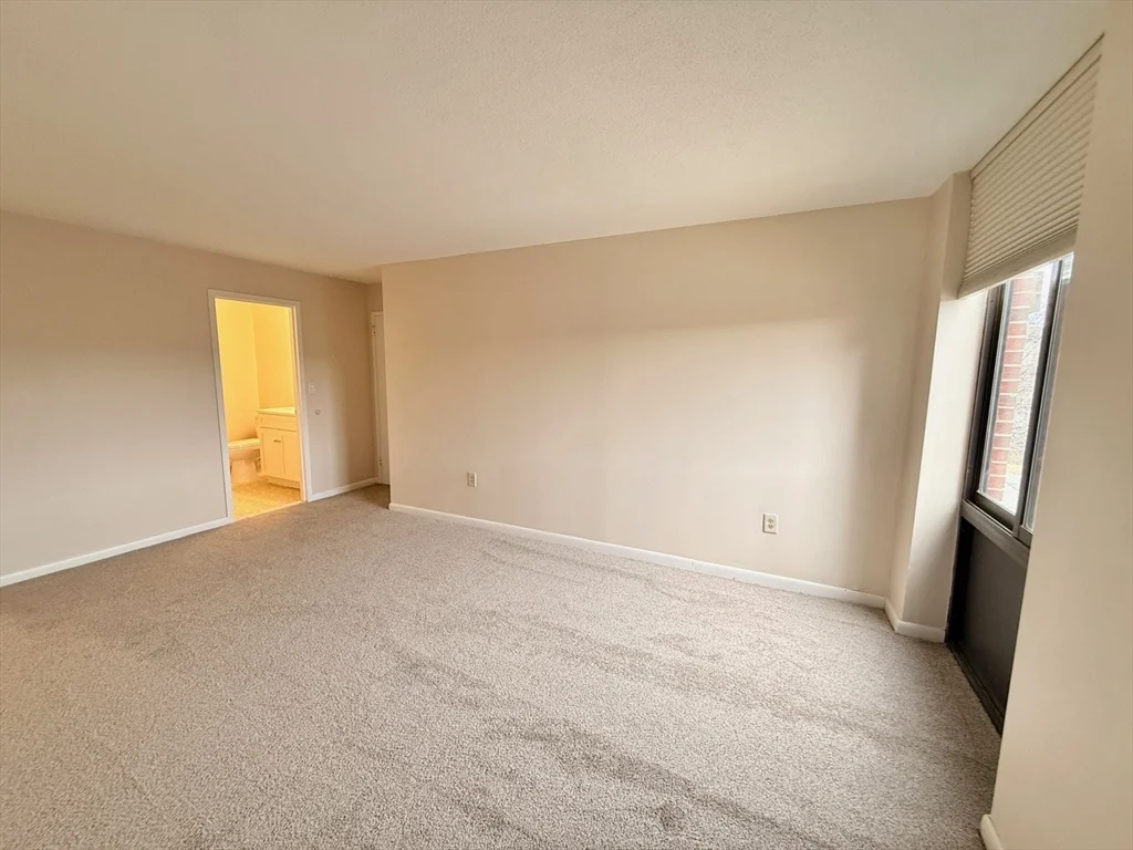 1006 Paradise Rd, Swampscott