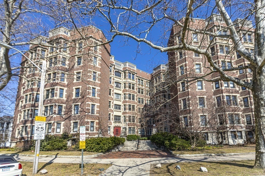 993 Memorial Dr, Cambridge