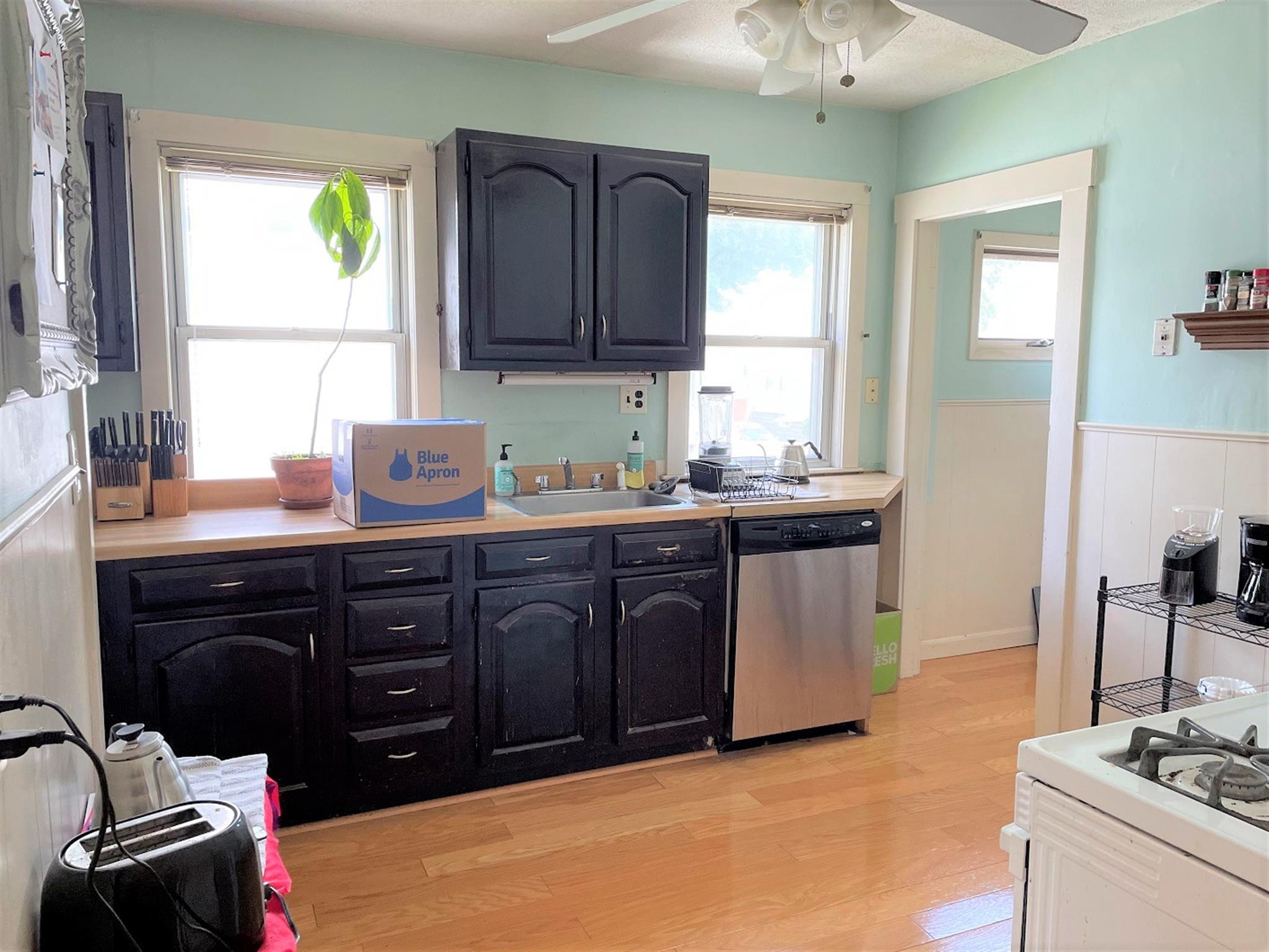 16 Hamilton St, West Somerville