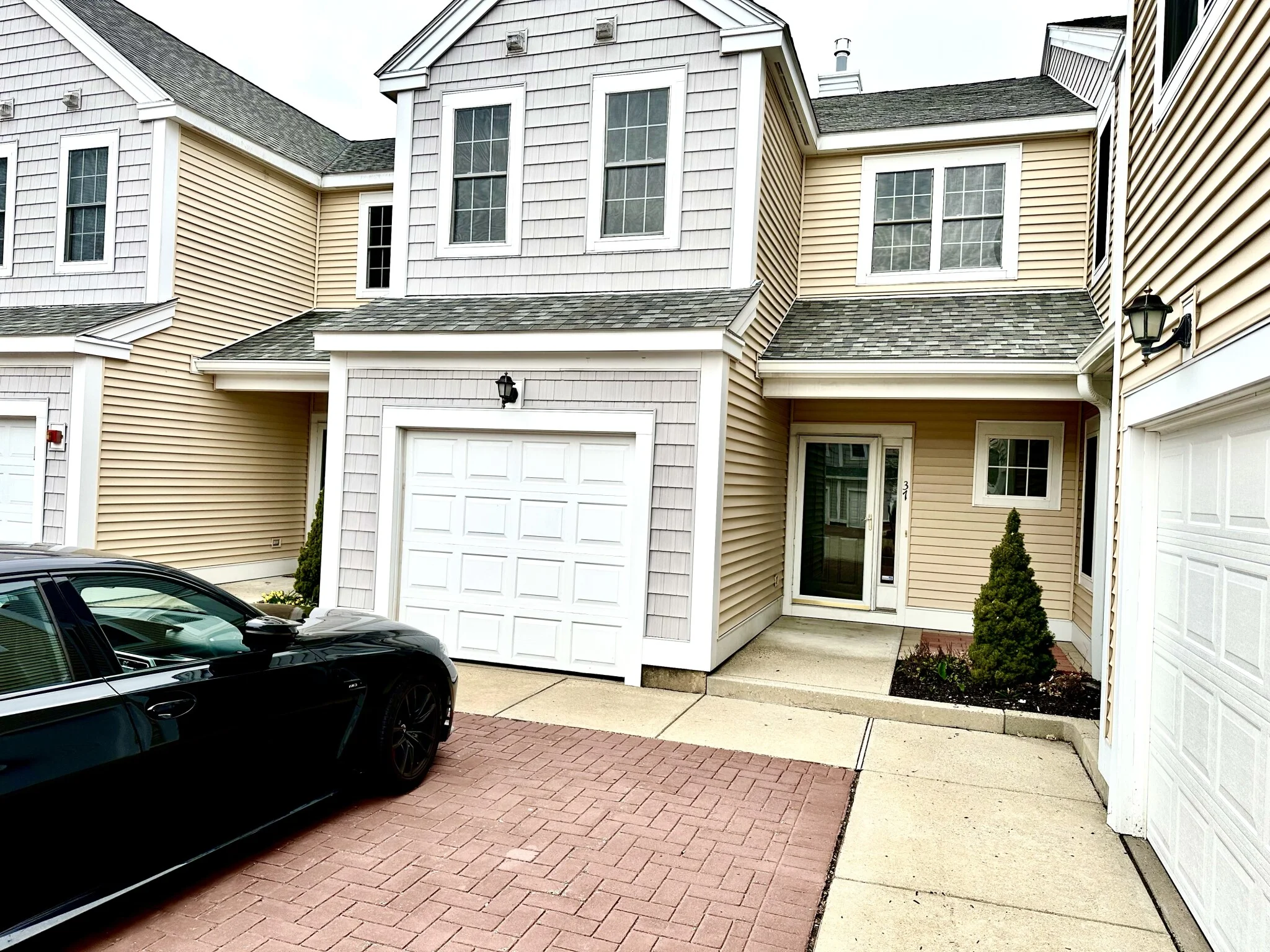 37 Village Dr, Quincy