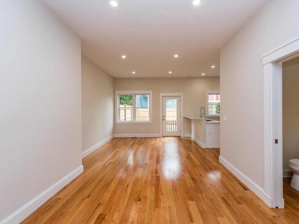 47 Wallace St, Tufts