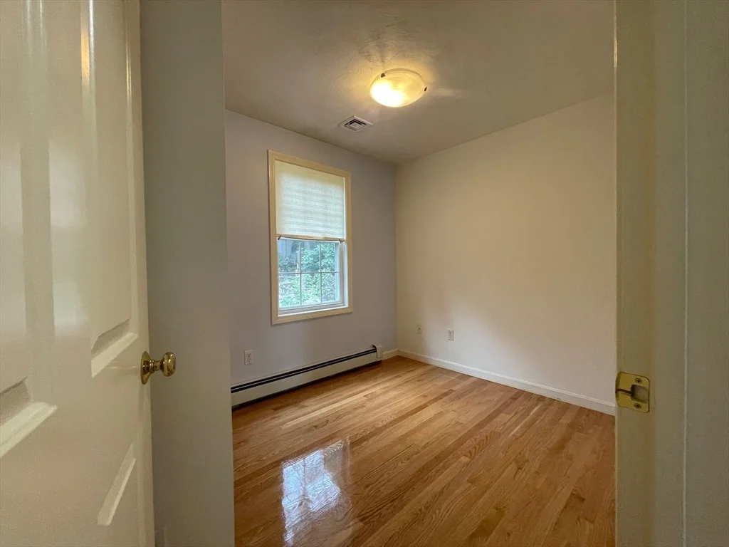 72 Cedar Rd N, Medford