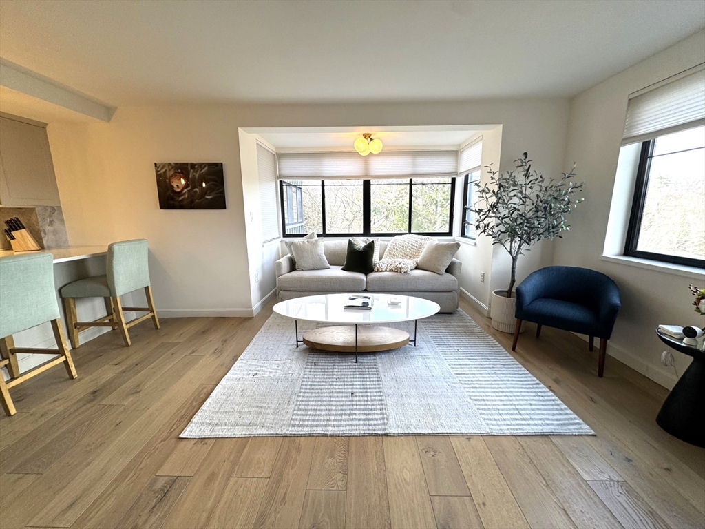 100 Ledgewood Dr, Stoneham