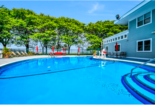 1 South Point Dr, Dorchester