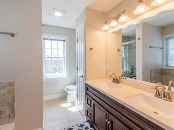 50 Matthew Ln, North Waltham